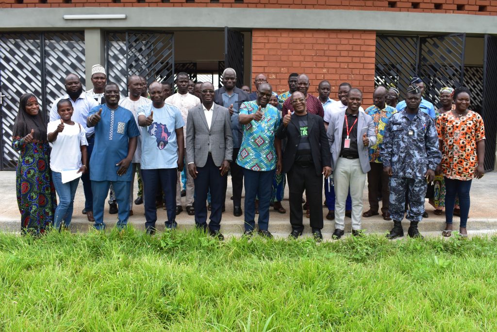 photo de famille à la fin de la rencontre