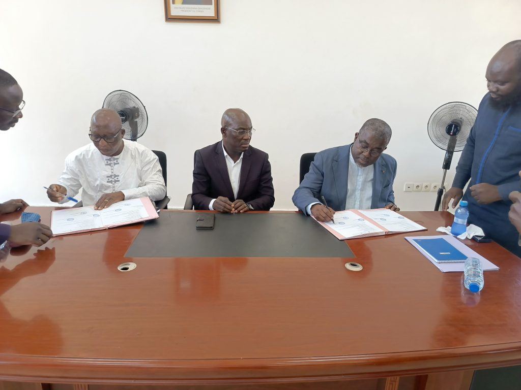 Signature du PV de passage de témoin entre le Maire sortant de Dankpen 1 et le nouveau Maire