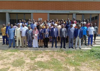 Photo de famille de tous les acteurs présents à l´ouverture de la 4èm session de l´année 2025